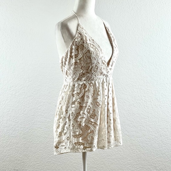 Tobi Halter Lace Romper Size M - Picture 5 of 16